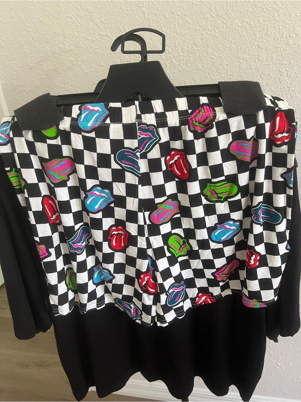The Rolling Stones Black Graphic Tee & Graphic shorts with Colorful Tongue Art M